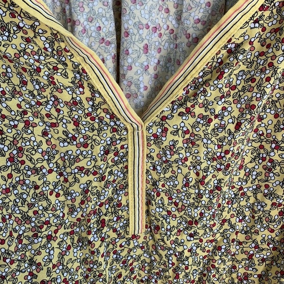 Max Studio Yellow V neck Floral Flowy Blouse sz S - Picture 3 of 7
